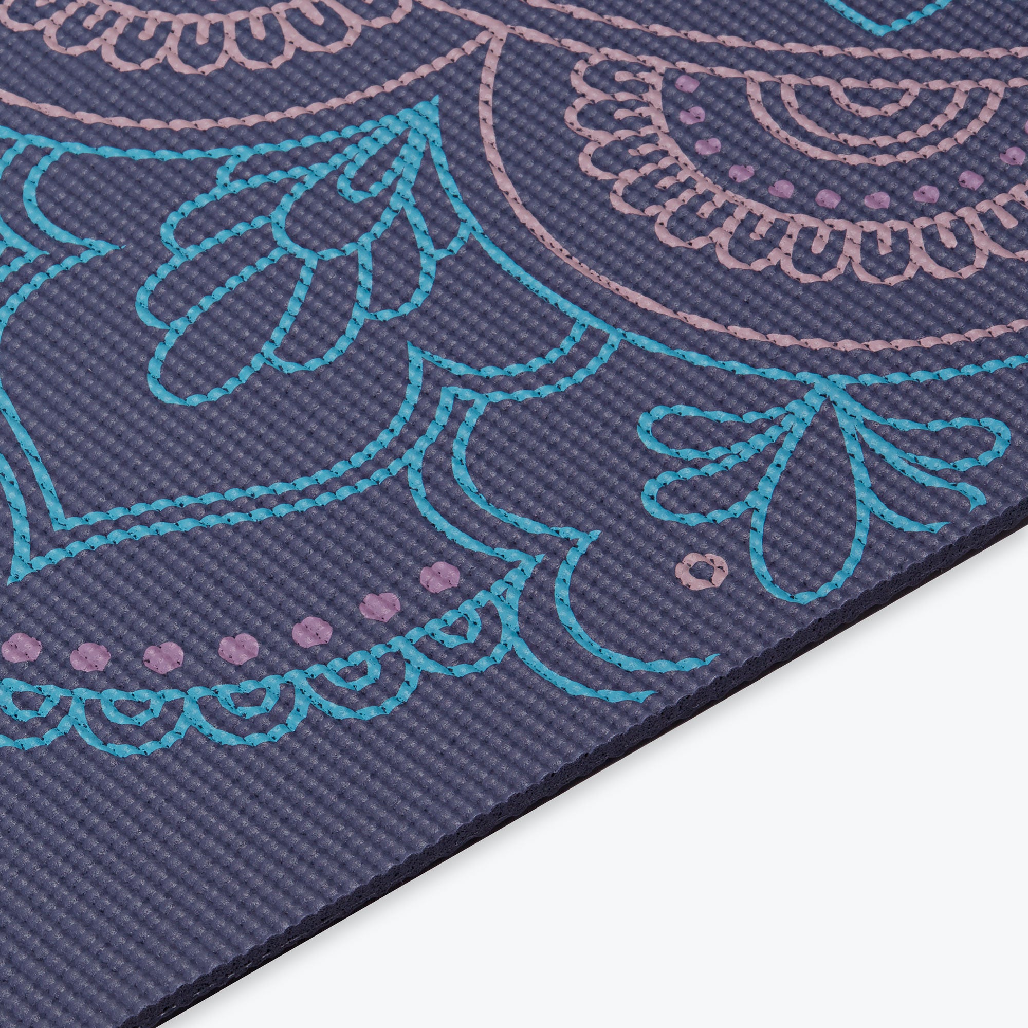 purple illusion mat close up print