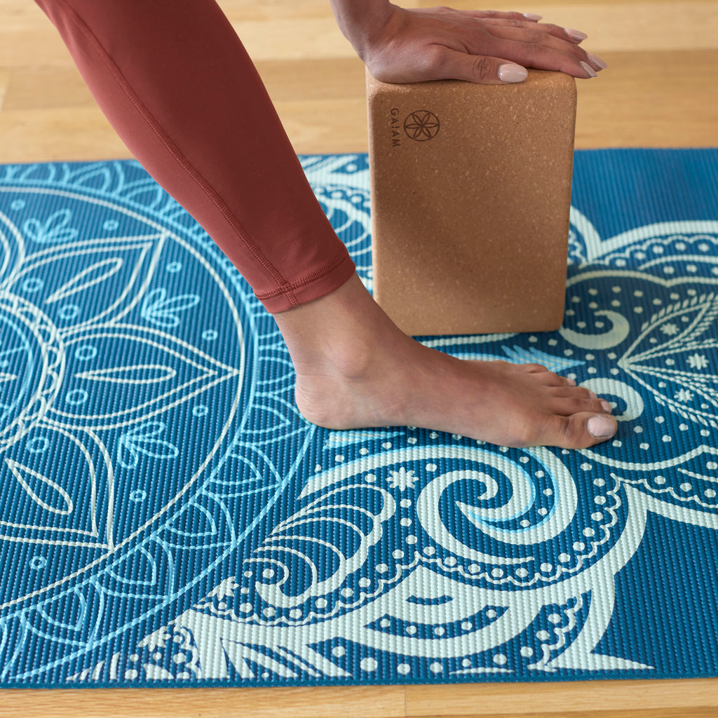Yoga mat with cork block