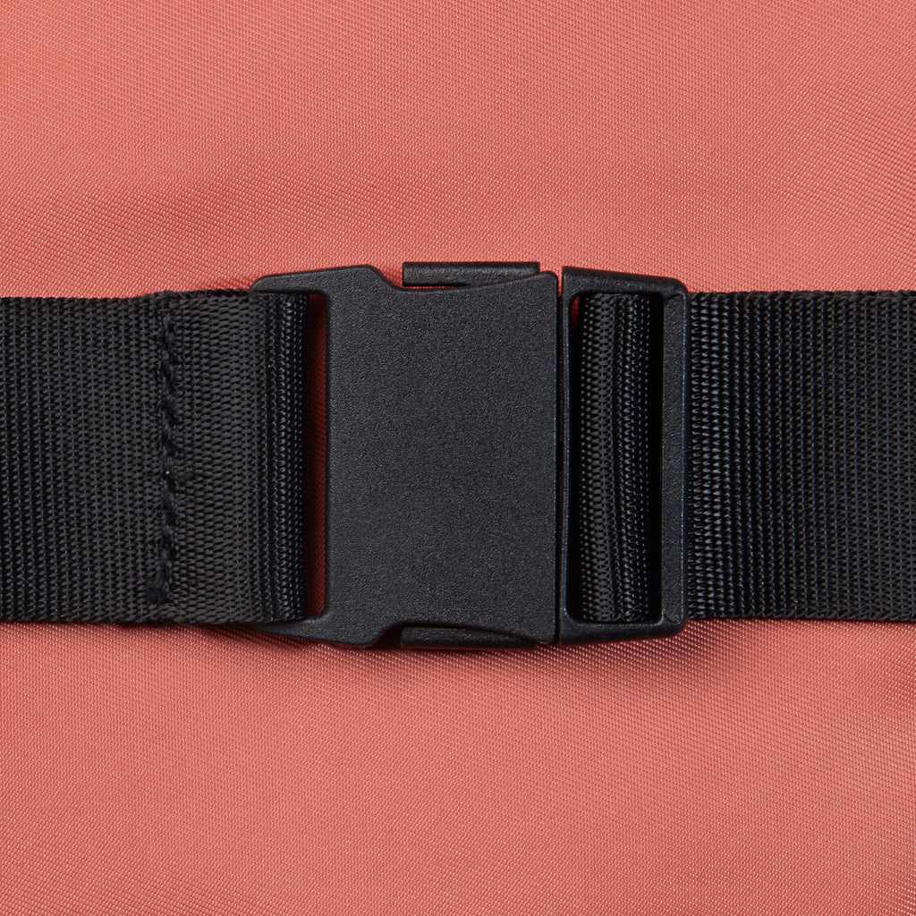 Go For It Waist Pack Sunburnt buckle closeup