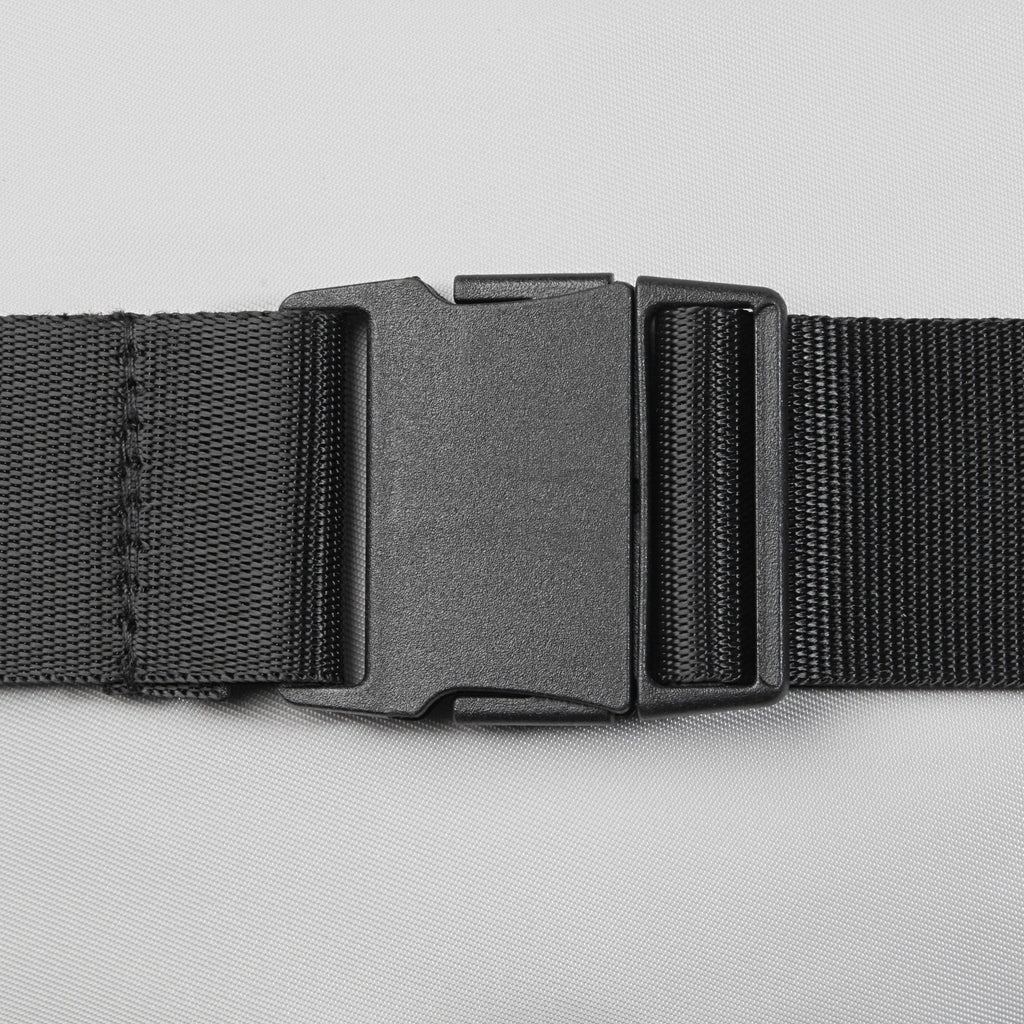 Go For It Waist Pack Sandstone buckle closeup