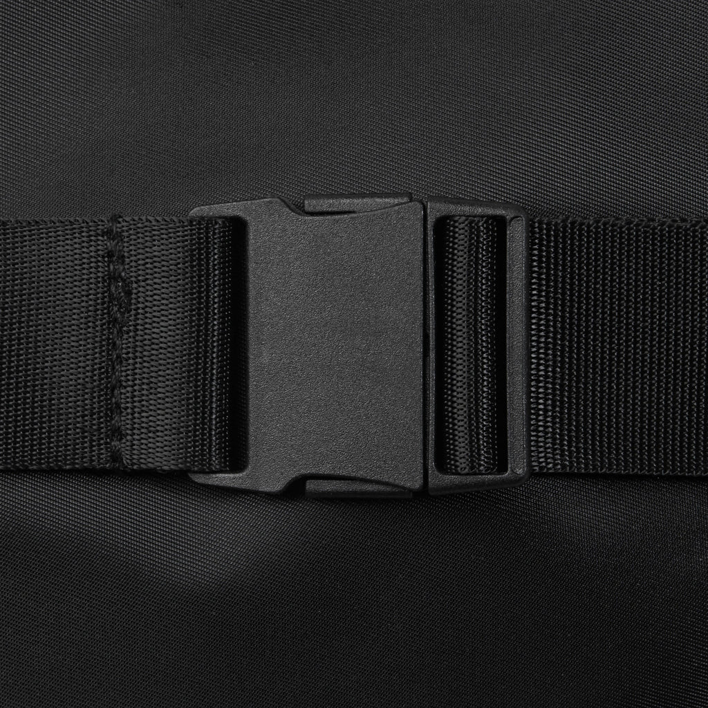 Go For It Waist Pack Black buckle closeup