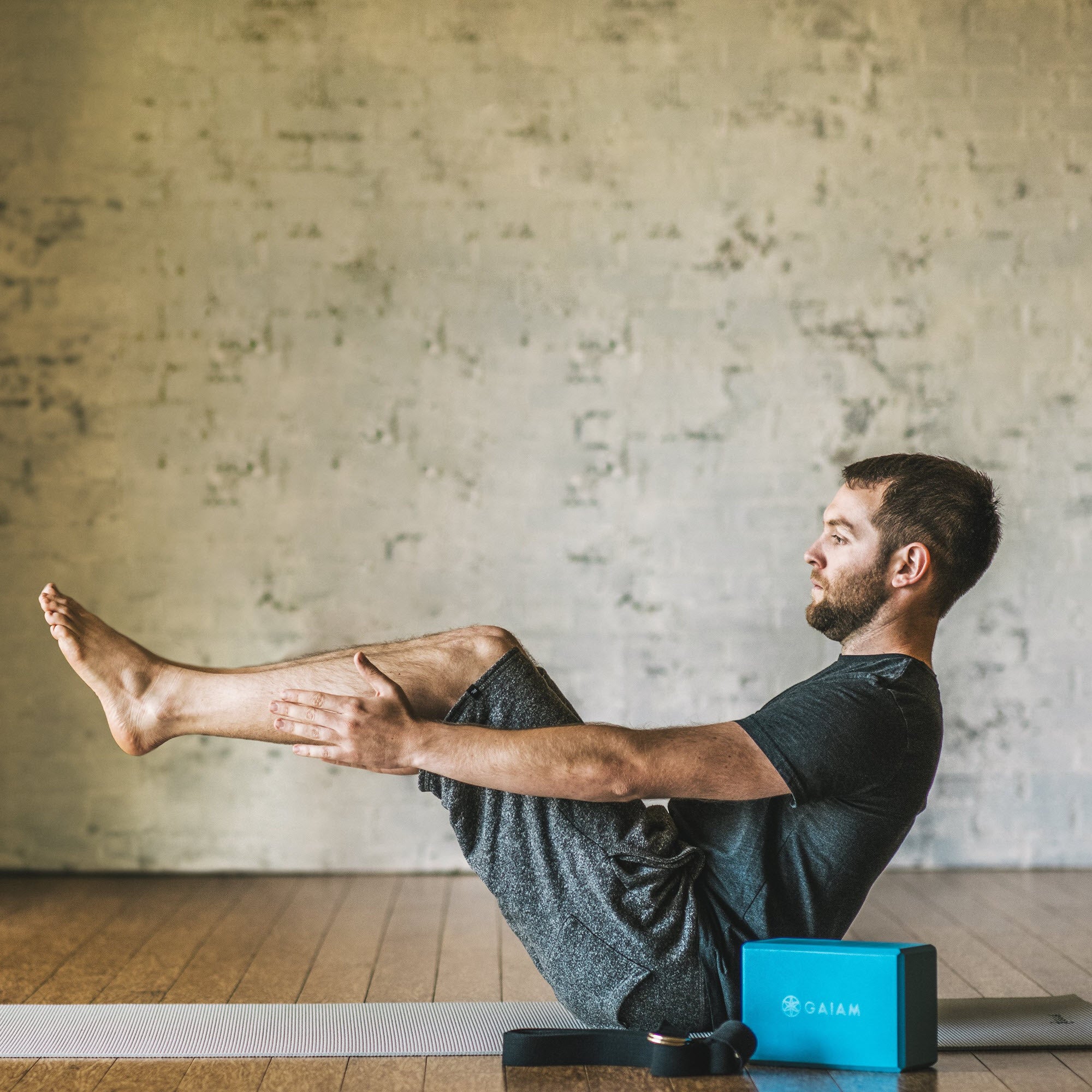 Boat pose on the Athletic dynaMat